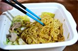 レンチンで本格焼きそばが完成! 自炊の強〜い味方を発見