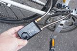 取れるもんなら取ってみろ! スマホで解錠できる自転車用ロック