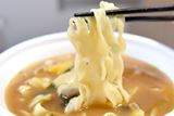 山梨名物、伝家の「ほうとう」。具材たっぷりカップ麺がほんとうに美味しい!
