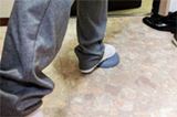 裸足のままドアを開けられる“玄関の飛び石”がグッドアイデア!