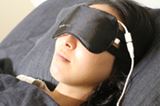 寝つきの悪さにお悩みなら、「ルルド めめホットチャージ」を使ってみて