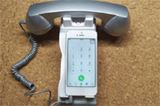 スマホに“受話器”がついちゃった! ※もちろん通話もできます