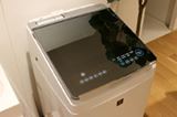 ガンコな汚れも10分+αでキレイ! 超音波ウォッシャーが付属するシャープの縦型洗濯乾燥機
