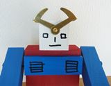 このロボットの脱力感・いけてない感・偽者感、お見事です!