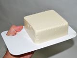手に乗せて、切ったらそのまま鍋に入れられる、豆腐専用のまな板