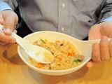 デカッ! 規格外の大きさが意外と使いやすい「レンゲプレート」