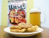 「世界の山ちゃん」の絶品手羽先がぬれせんべいに!