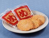 博多名物の新定番。辛子めんたい風味のせんべい