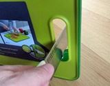まさかの合体! 包丁研ぎ付きのまな板が超便利