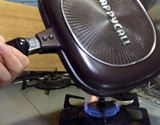 テレビショッピングで大人気の両面フライパンは本当に便利?