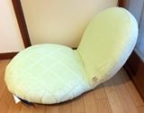 食べちゃいたいかわいさ。メロンパンが座椅子になったよ♪