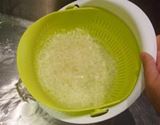 傾けるだけでサッと水切り! ザルとボウルが合体したよ