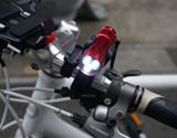 スポーツ自転車乗り御用達! 100円で買えるサイクルライト