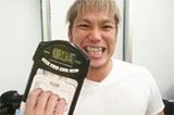マウスピースで本当に筋力はアップするのか? レスラーが実験!