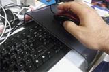 この発想はなかった! テンキーに“かぶせる”マウスパッド