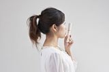 デート前にチェックしたい、タニタの口臭チェッカー「EB-100」が発売