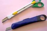 折らない、サビない、べたつかない。新発想のカッターが誕生!