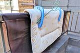 布団を干すときは“専用カバー”を付けて汚れから守るべし!
