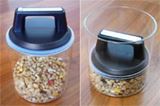 プシューと押すだけ完全密閉! こんな容器を待っていた