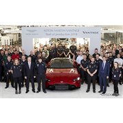 アストンマーティン ヴァンテージ 新型、量産第一号車がラインオフ…5月末から納車開始へ