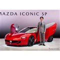 ロータリーエンジンを搭載するMAZDA ICONIC SP（マツダ アイコニックSP）を発表したマツダの毛籠勝弘 代表取締役社長兼CEO