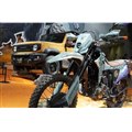 人気ゲーム『モンスターハンター』とコラボしたスズキ『ジムニーノマド』と『DR-Z4S』(東京オートサロン2026)
