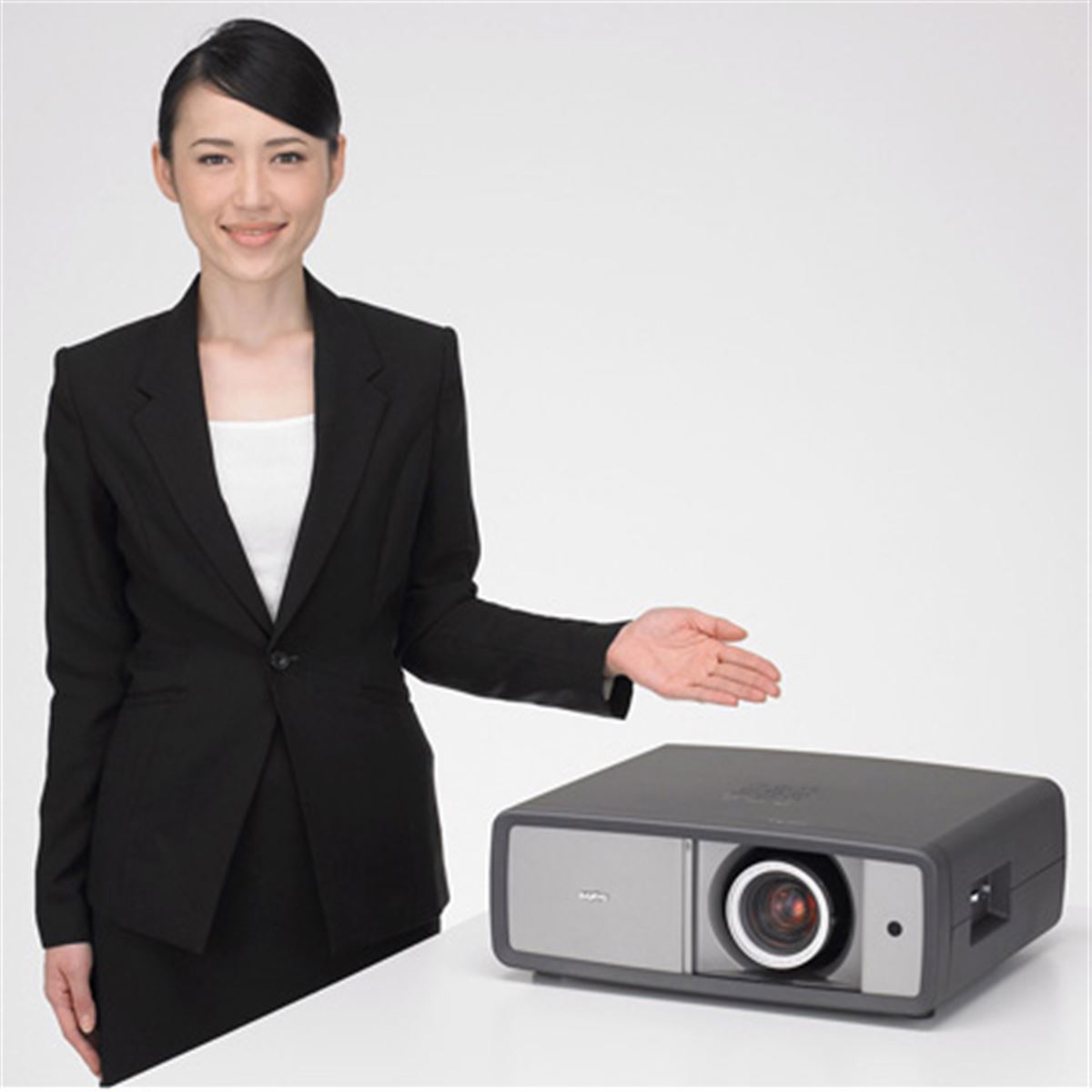 三洋、フルHDパネル搭載プロジェクタ「LP-Z3000」 - 価格.com