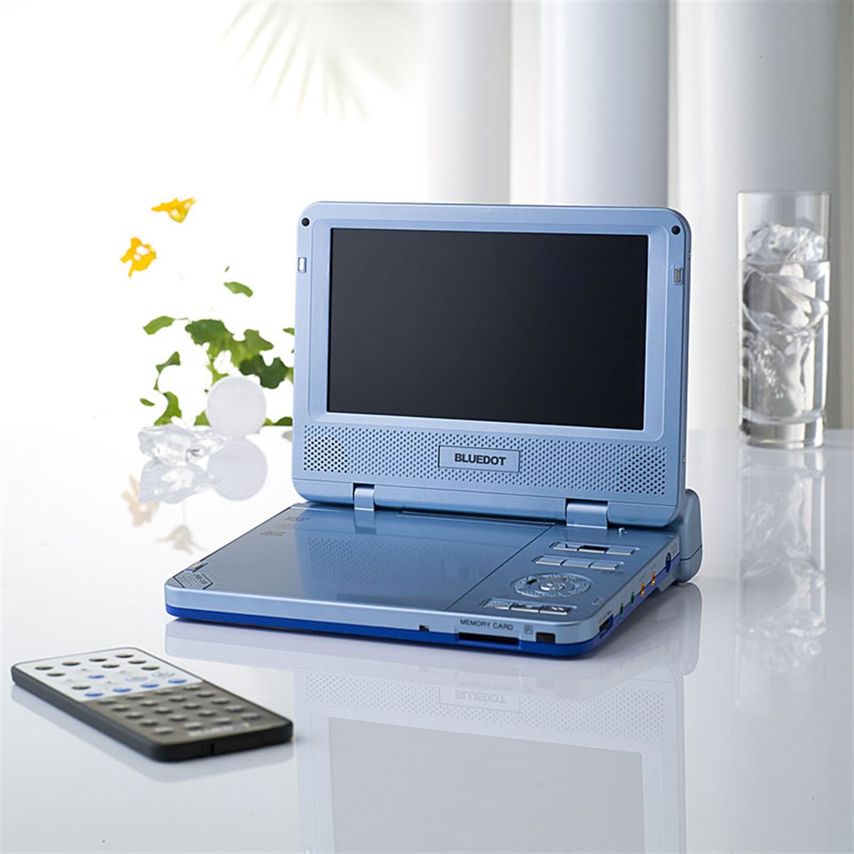 BLUEDOT ポータブルブルーレイディスクプレーヤー BLUEDOT、厚さ27mmの7型ポータブルDVDプレーヤー - 価格.com