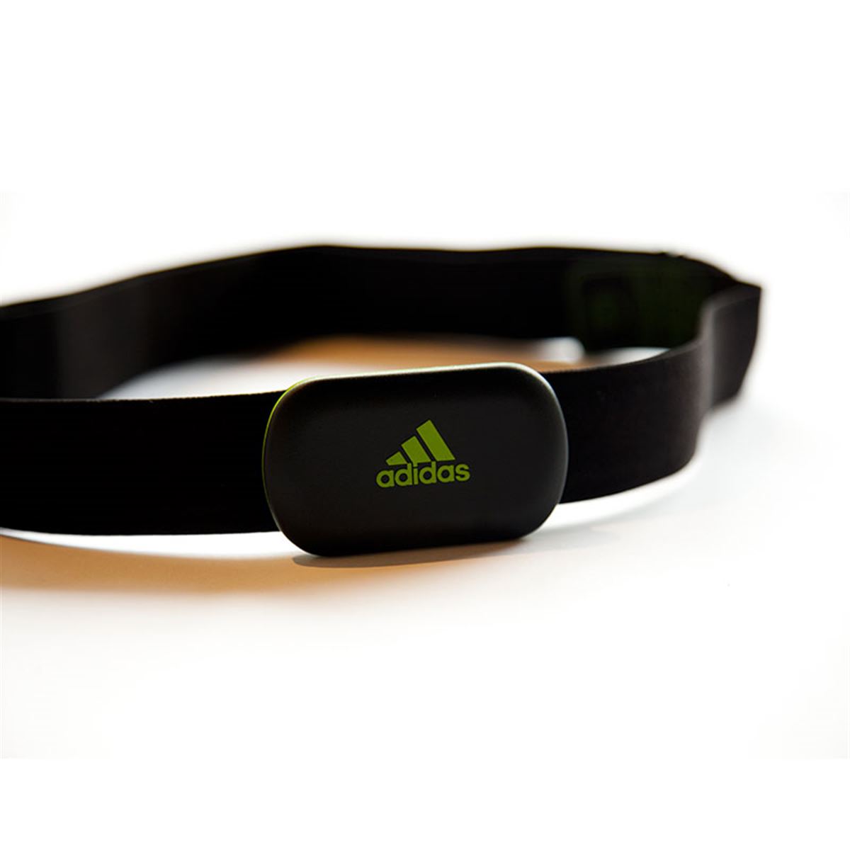 adidasから心拍トレーニングに特化したリストバンド型ハート