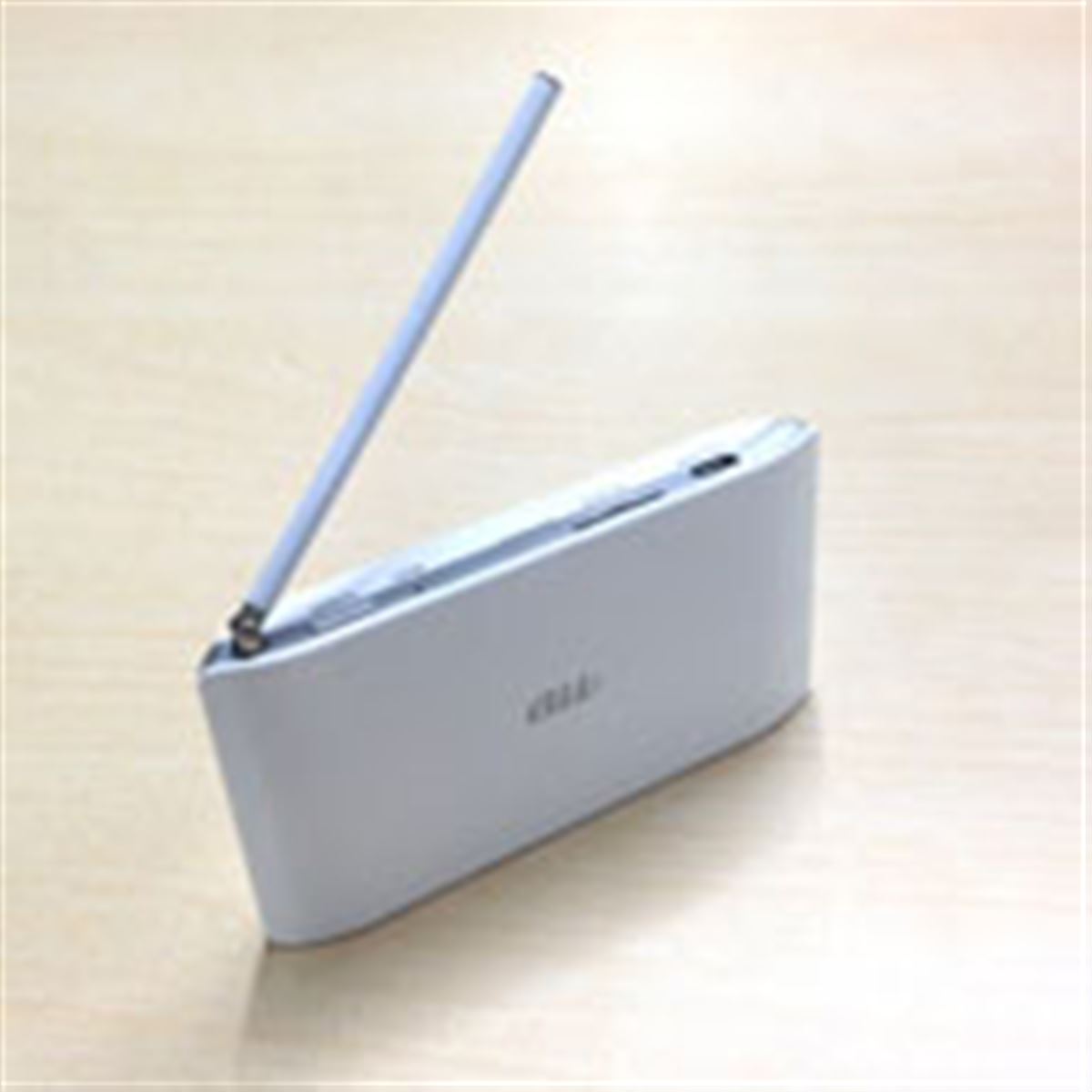 au - スマートホーン au、スマホ向け「ポータブルフルセグチューナー (仮称)」を発表