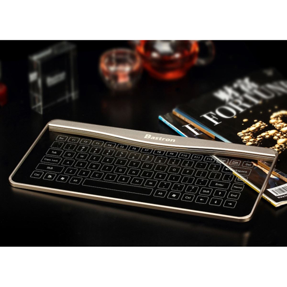 上海問屋、透明ガラス製のブルーLED搭載タッチキーボード - 価格.com