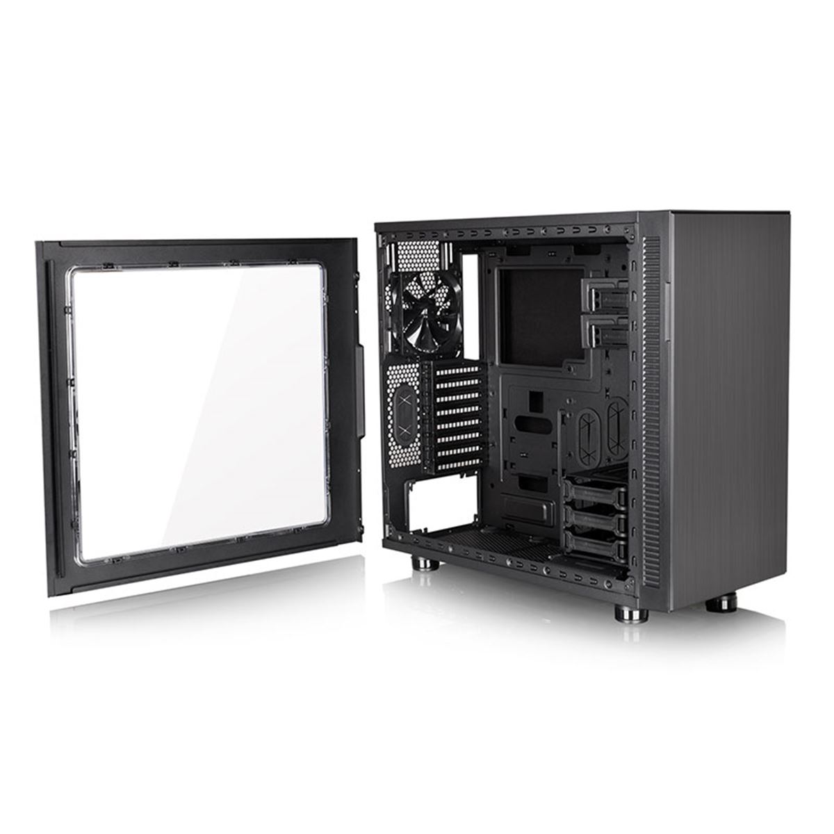 Thermaltake、機能性と静音性を重視したミドルタワーPCケース