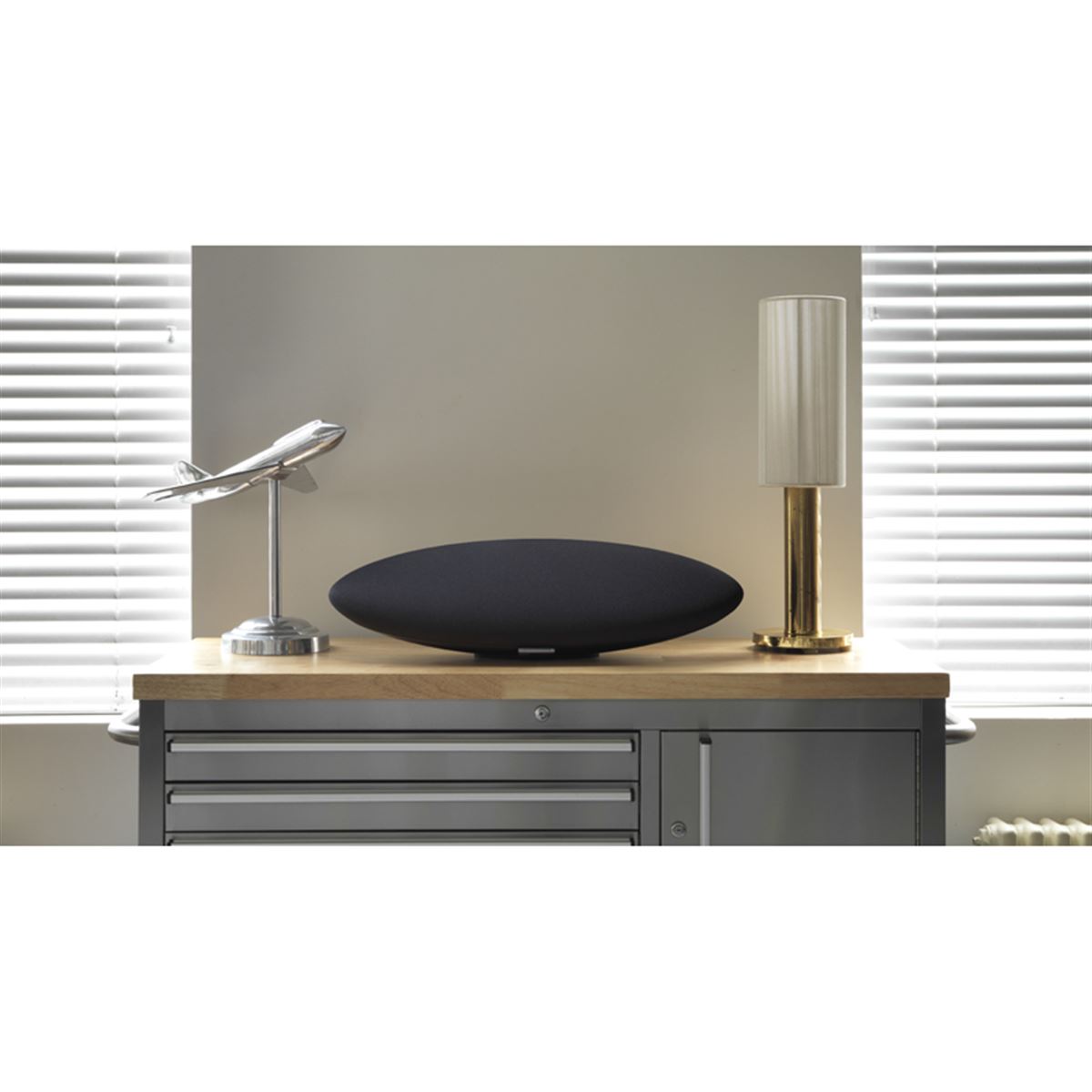 B&W、新ドライブユニット搭載のBluetoothスピーカー「Zeppelin