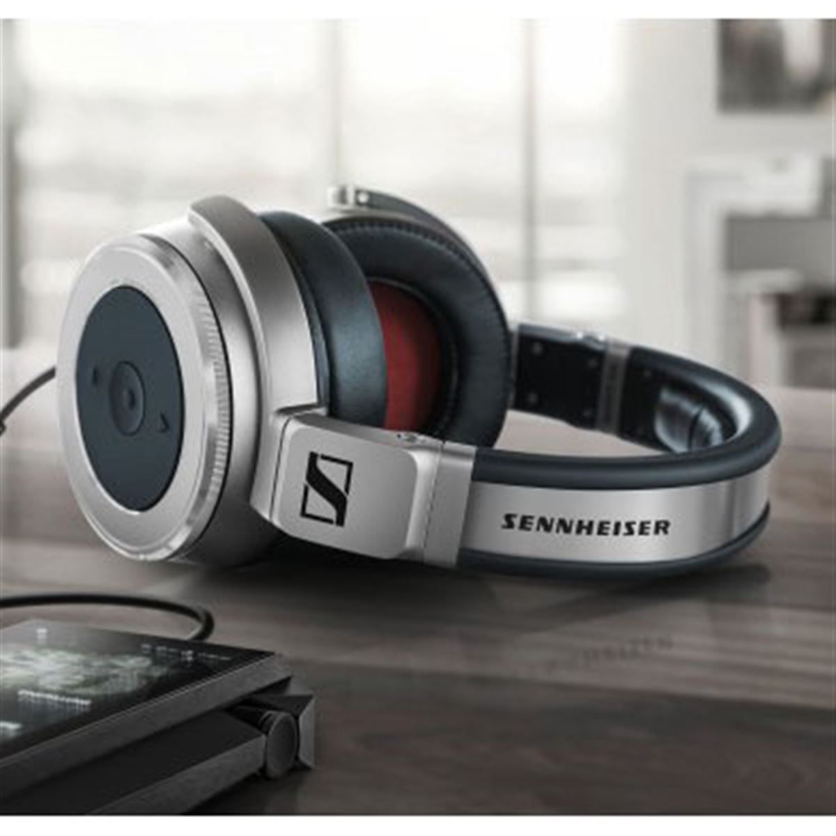 ゼンハイザー　SENNHEISER HD 630VB ゼンハイザー「HD 630VB」レビュー。同社初の密閉型ハイエンド