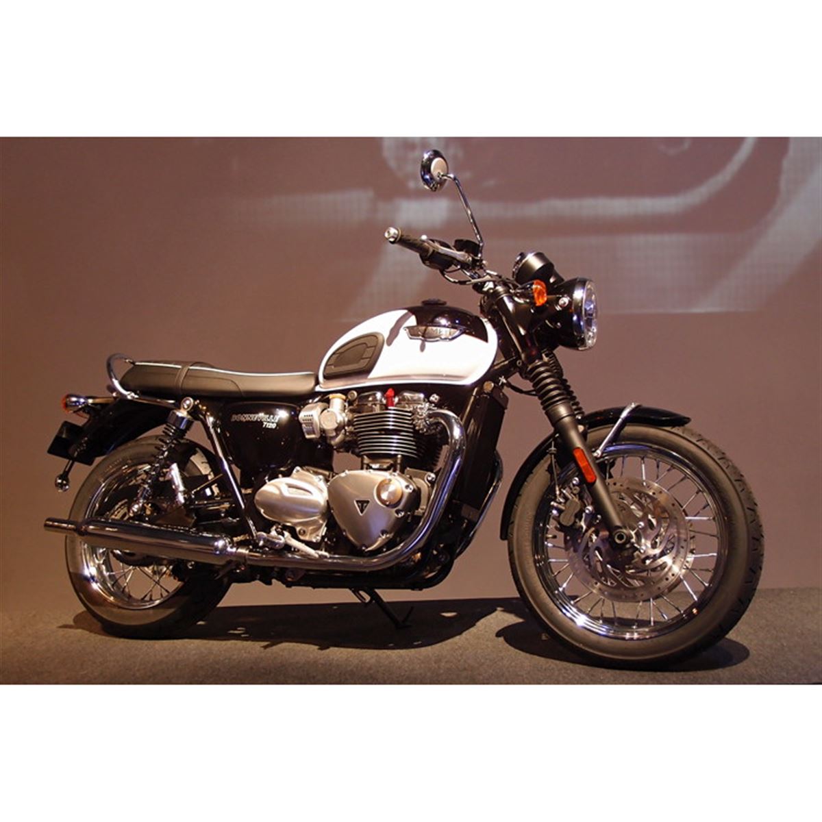 京商　トライアンフ 新型「トライアンフ・ボンネビル」が日本上陸 - 価格.com