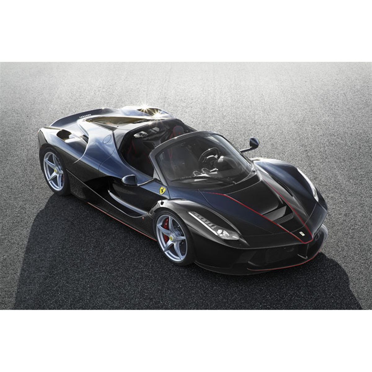 ラ・フェラーリのオープン仕様が登場 - 価格.com