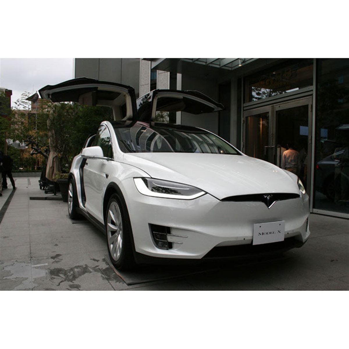 テスラX2台　TESLA MODEL X テスラ モデルX　マッチボックス　白２ テスラX2台 TESLA MODEL X テスラ モデルX マッチボックス 白2