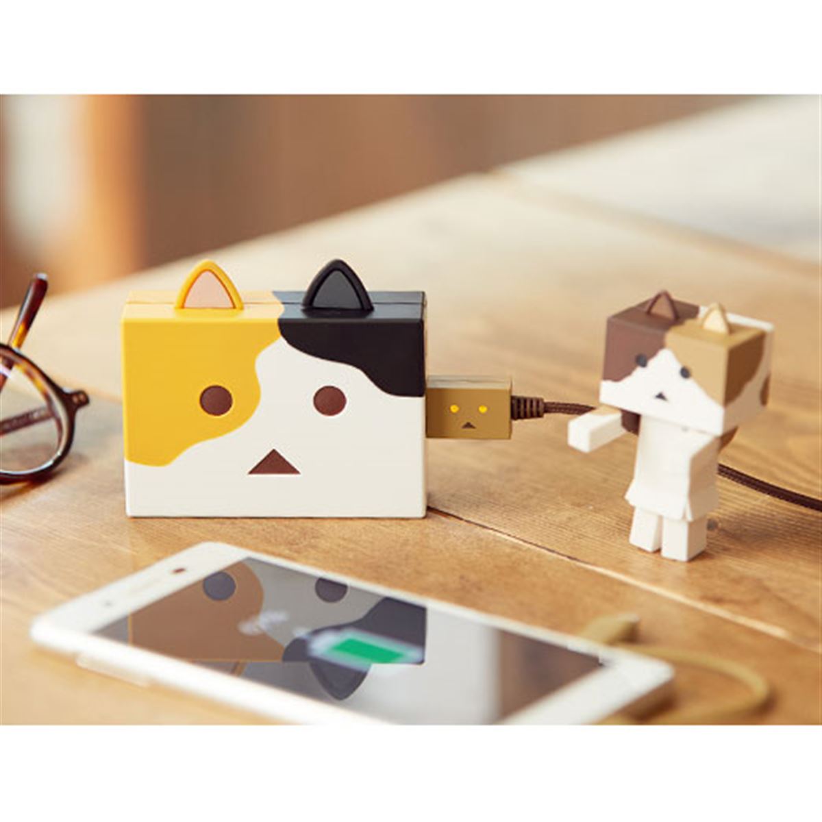 cheero、「にゃんぼー!」キャラのネコ耳付き6000mAhモバイルバッテリー