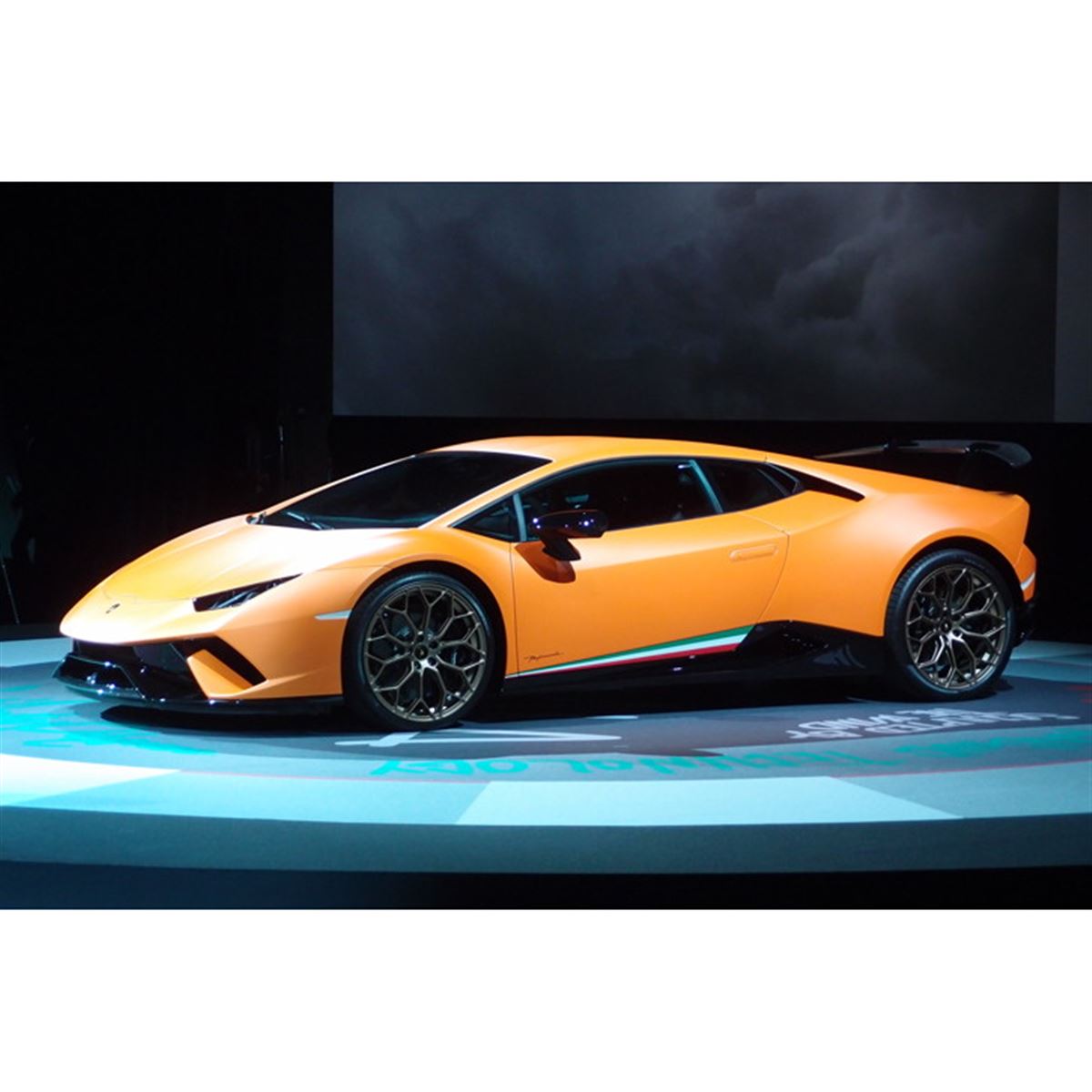 最速のランボルギーニ、「ウラカン ペルフォルマンテ」上陸 - 価格.com