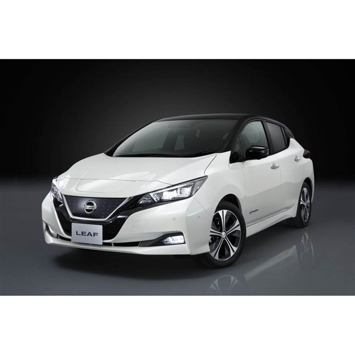 日産リーフ」がフルモデルチェンジ 航続距離は400kmに - 価格.com