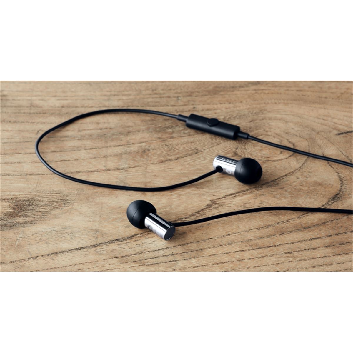 final、リモコン・マイクが付いたダイナミック型イヤホン「E3000C