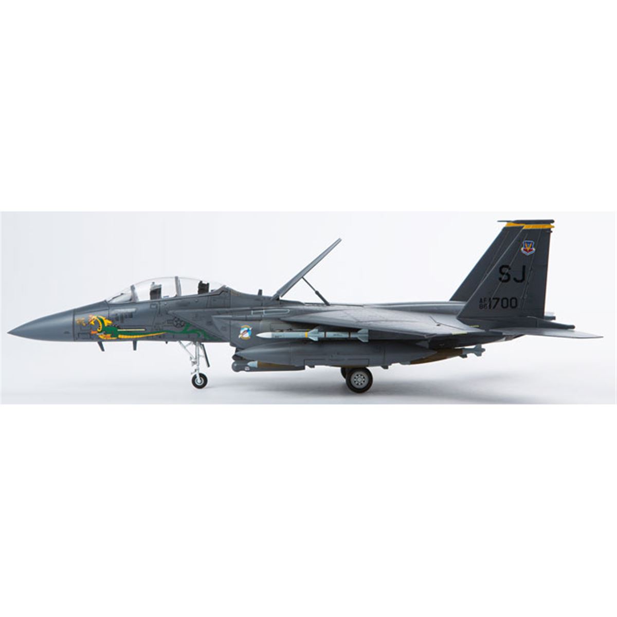 接着剤なしで組み立てられる、1/72アメリカ空軍「F-15E」と海軍「F/A