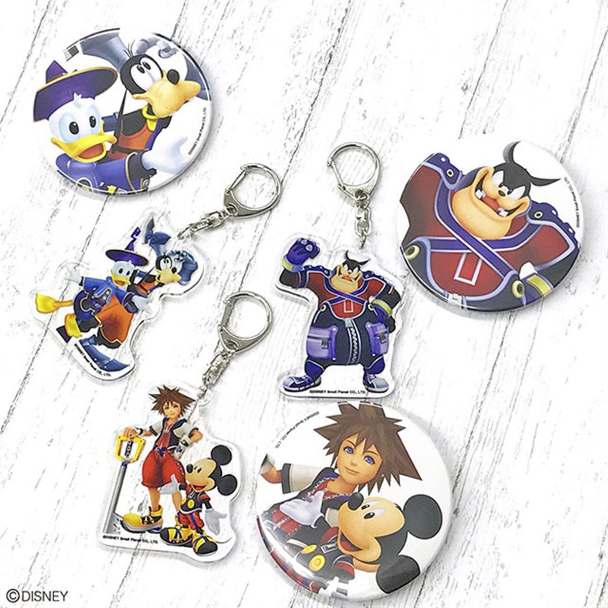 キングダム ハーツ」の缶バッジとアクリルキーホルダー - 価格.com