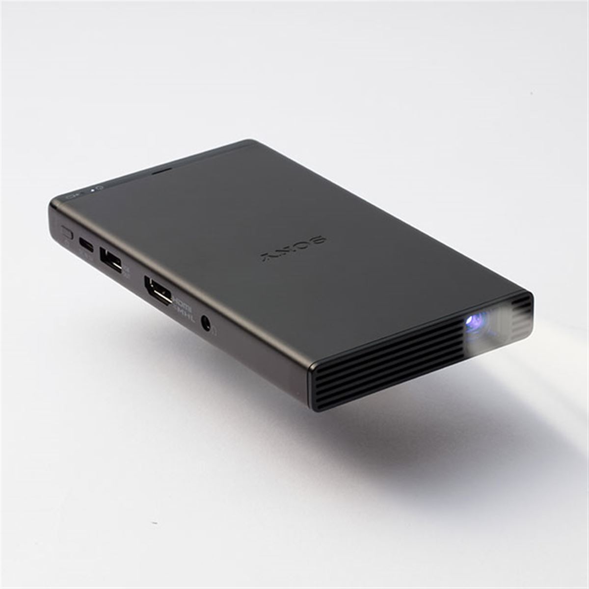 ソニー、280gでポケットサイズのモバイルプロジェクター「MP-CD1