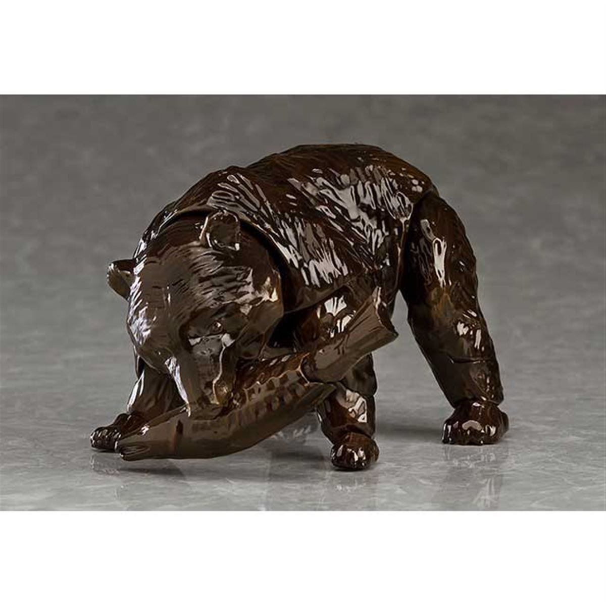 北海道の定番、鮭をくわえた木彫りの熊が「figma ヒグマ」として登場