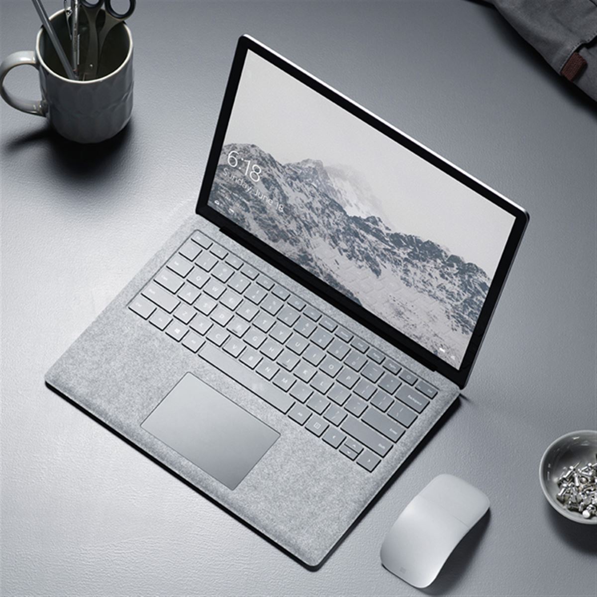 Windowsノート本体 Windows/ Core m3 / 4GB / SSD120GB マイクロソフト、13.5型ノート「Surface Laptop」に台数限定のCore m3