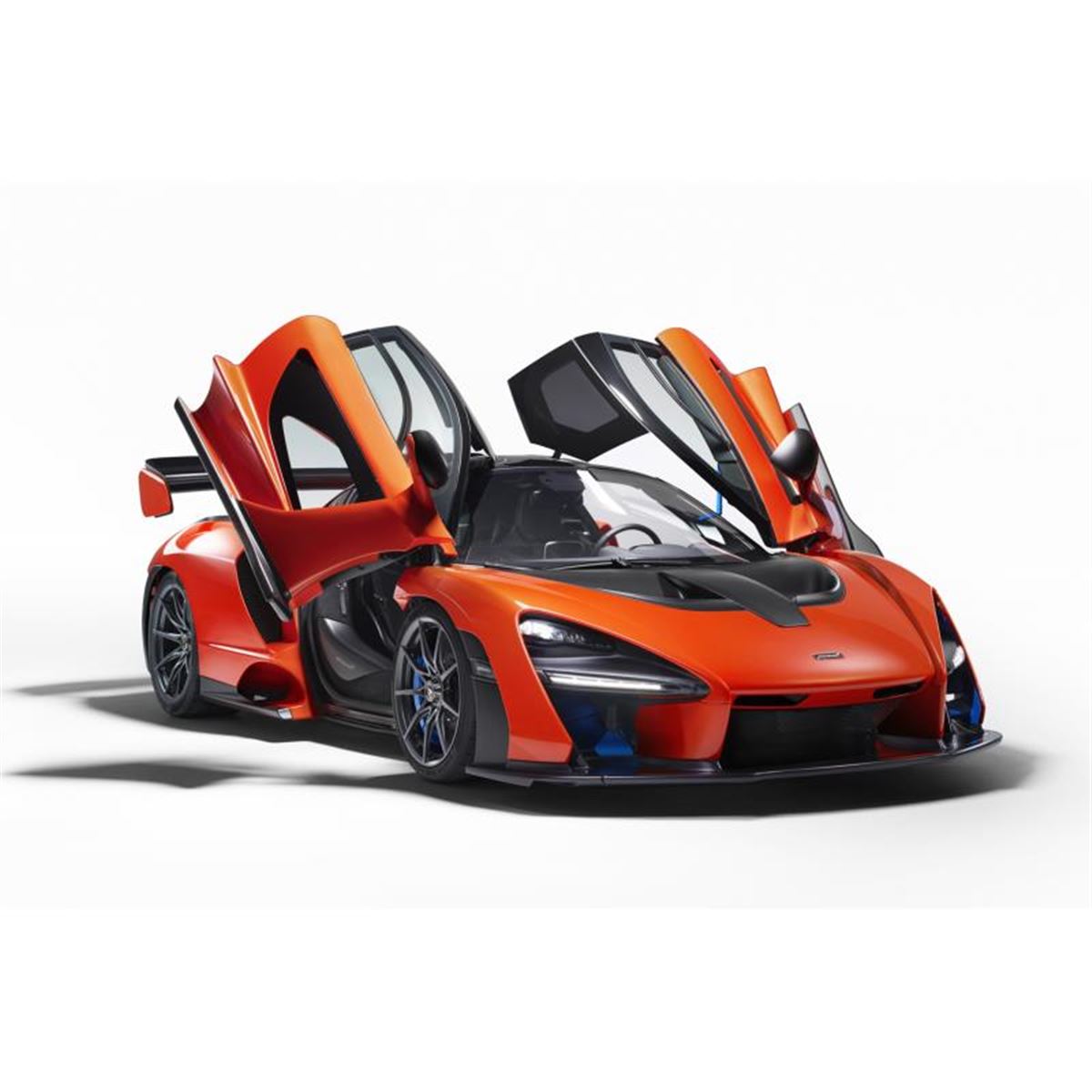 ガーナのオブレンテ　貴重！ もしアイルトン・セナとニュートンが出会ったら──マクラーレンで走る