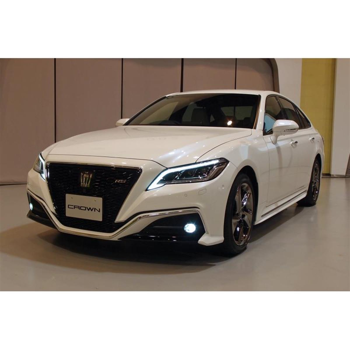 15代目となる新型「トヨタ・クラウン」がデビュー - 価格.com