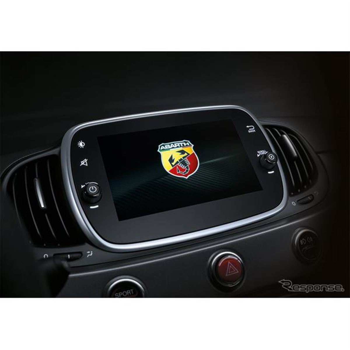 アバルト 595、車載インフォテインメントシステムを強化 Apple CarPlay