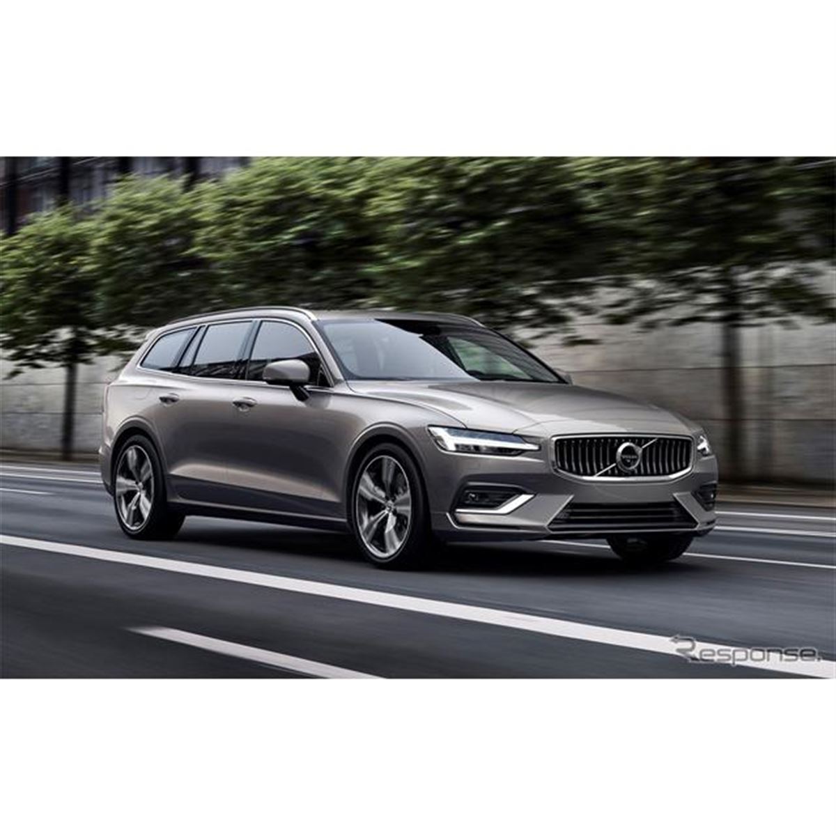 ボルボ V60 新型】日本国内販売開始、499万円から - 価格.com